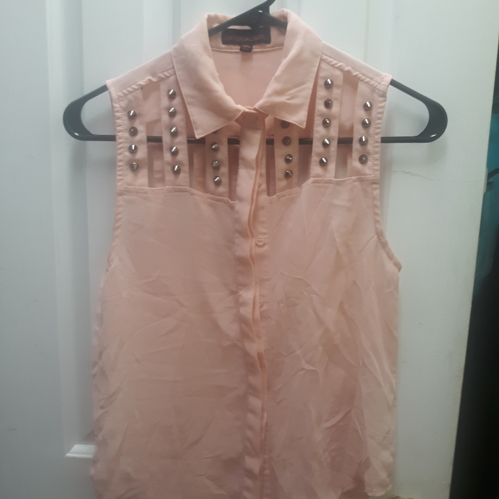 Pnk sleeveless, collared shirt w/studs